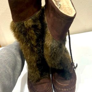Brown moccasin boots size 7 women’s